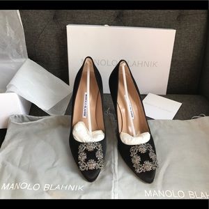 MANOLO BLAHNIK 'Hangisi' Jewel Pump